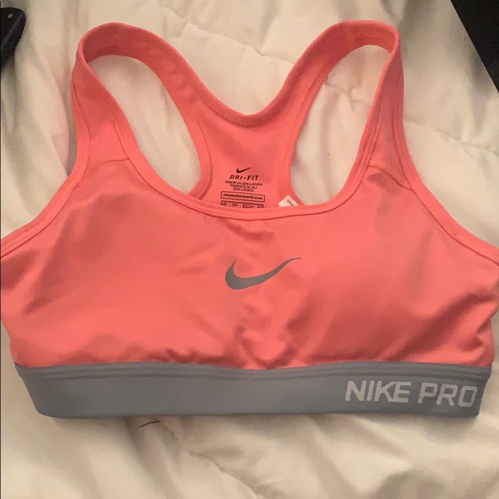 NIKE Razor Back Sports Bra